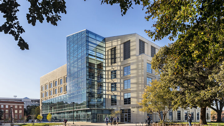 More than 900 Nebraska Business students earn academic achievement.