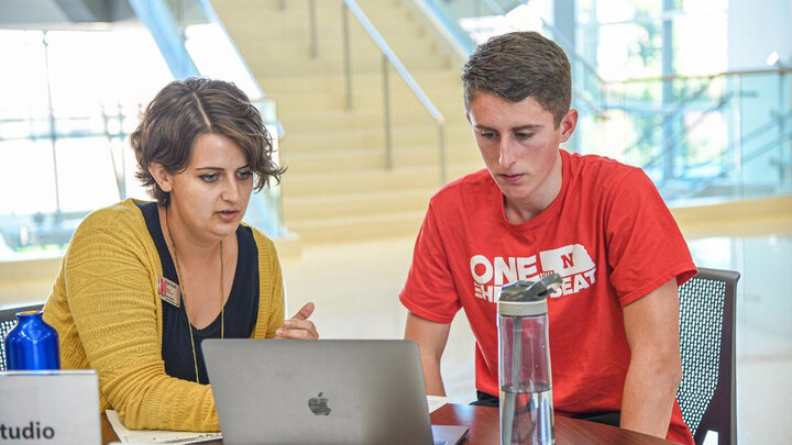 The Business Career Center career coaches guide College of Business students how to find a job or internship remotely.