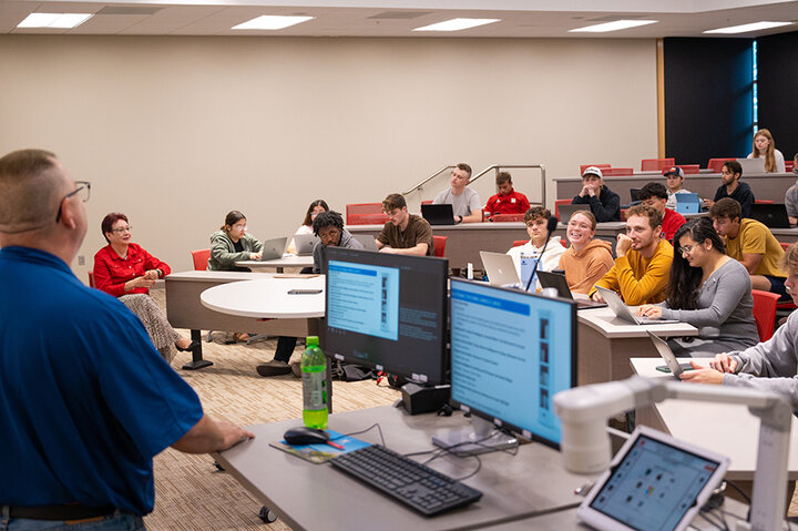 Holweger shared about his work at Garmin with undergraduate management students.