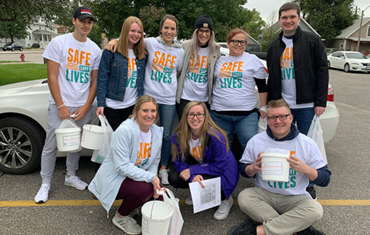 Class members participate in service project for the Safe Quarters Campaign.
