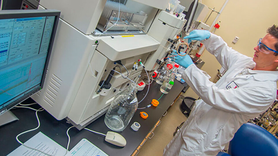 A BPDF student in a lab setting