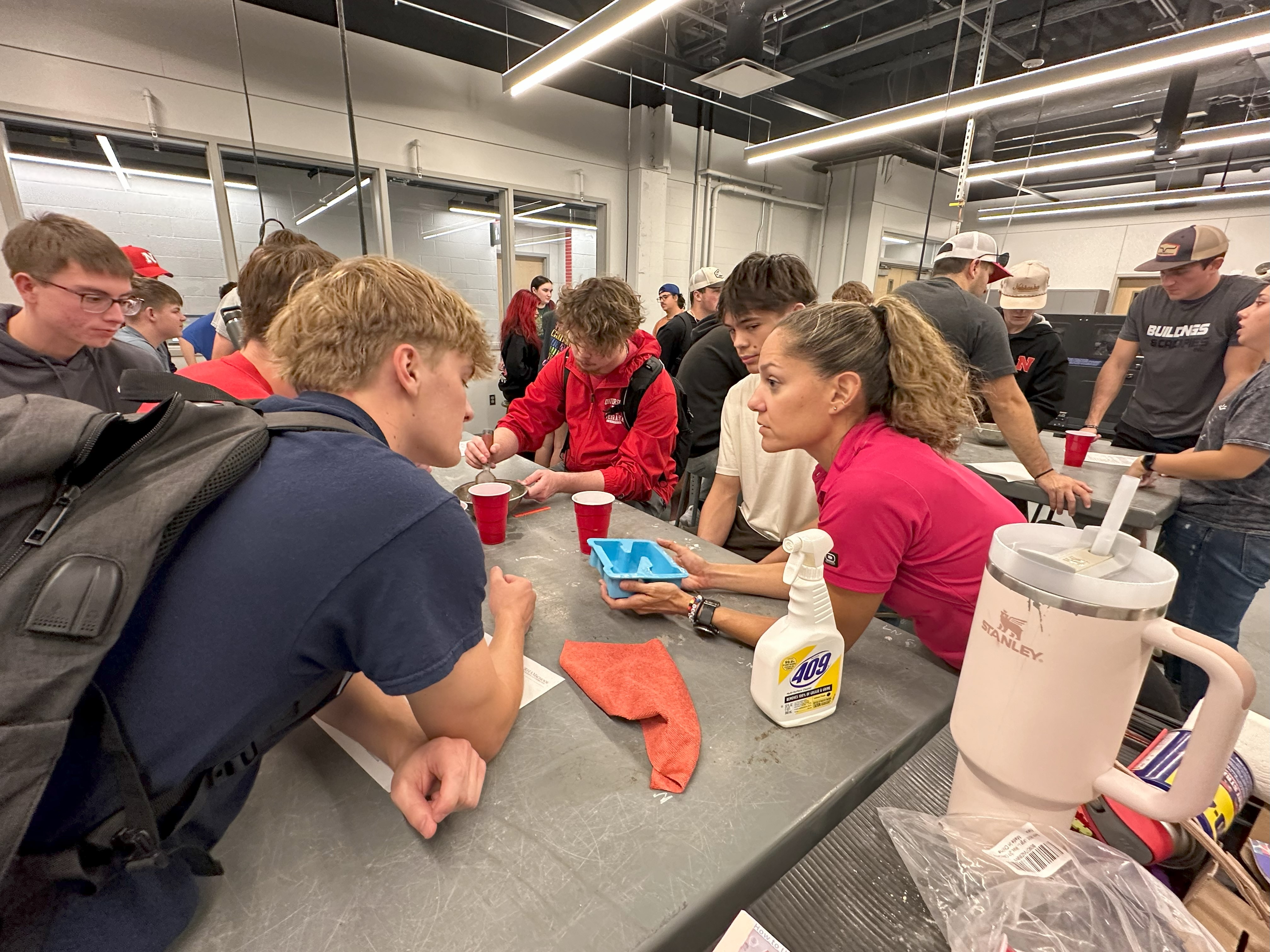 ENGR 10 Students in Concrete lab