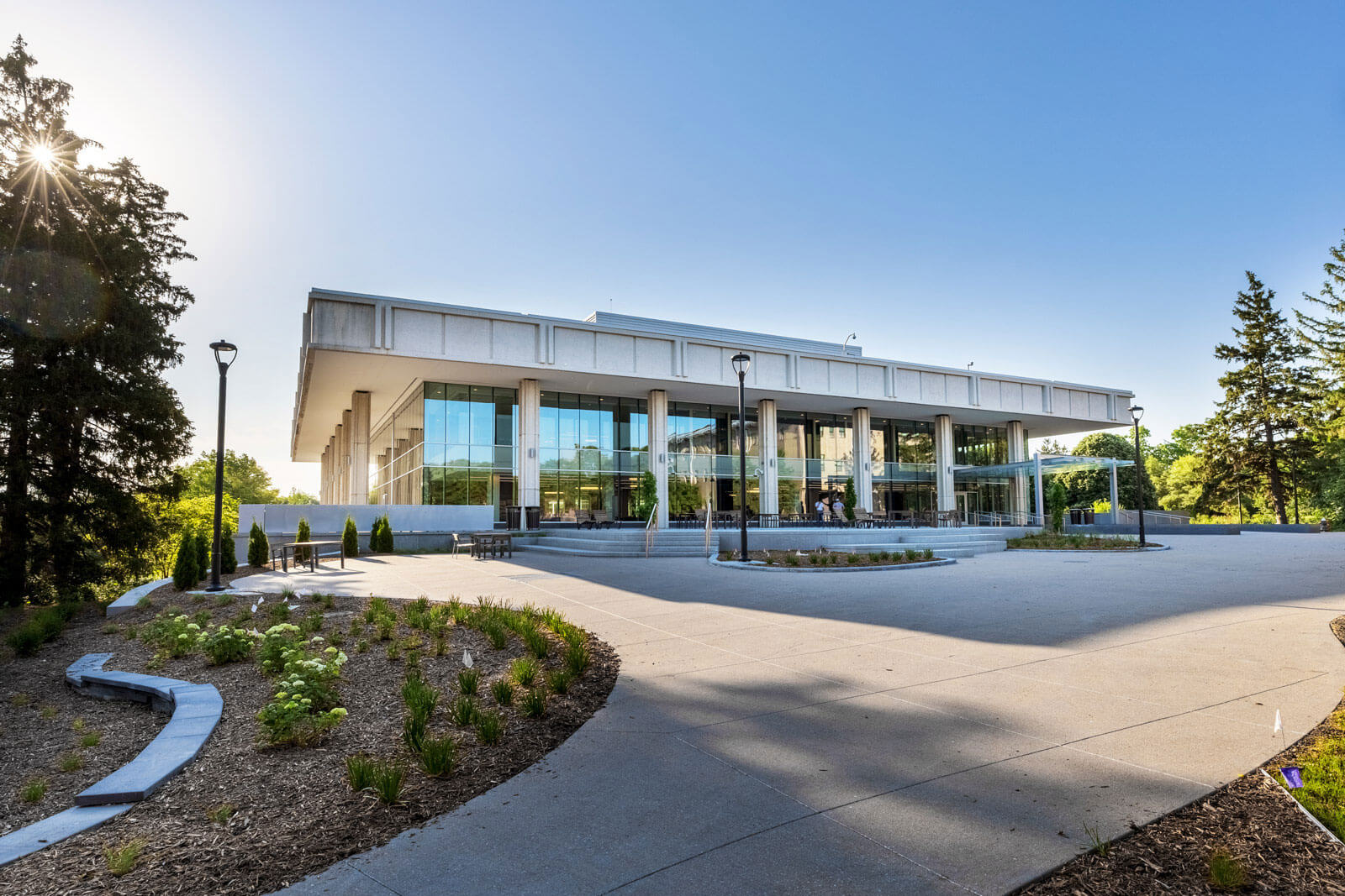 Dinsdale learning commons