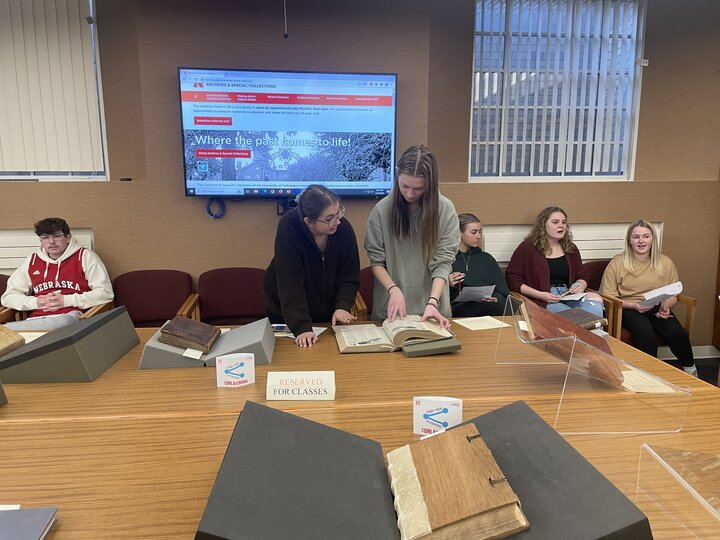 Photo of class visiting the reading room in archives 